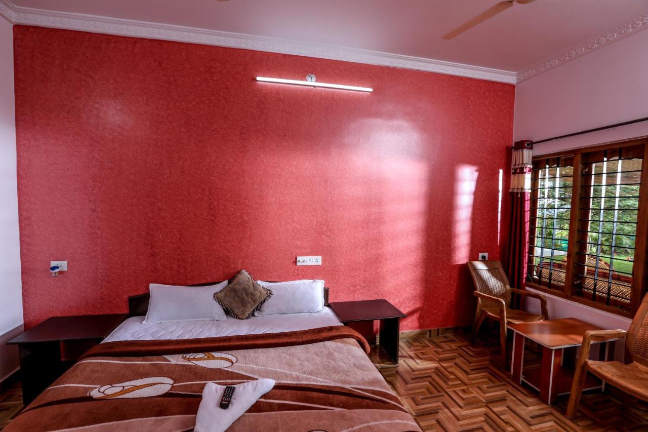The Midway Jungle Resort Масинагуди Екстериор снимка