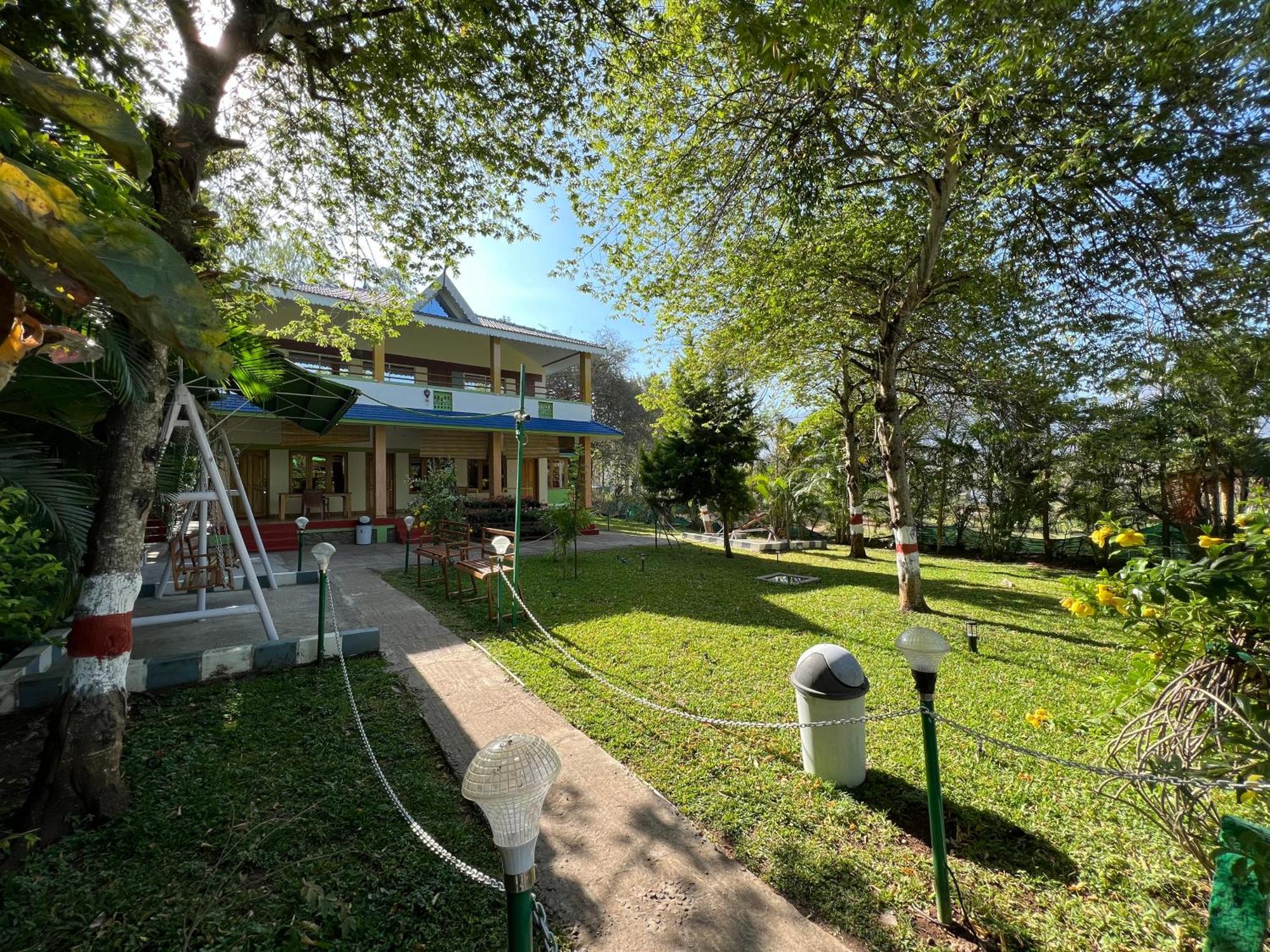 The Midway Jungle Resort Масинагуди Екстериор снимка